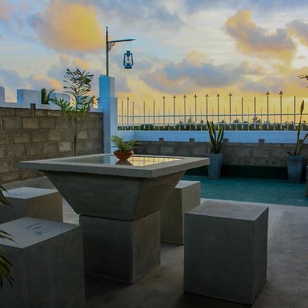 Niwahana Transit City Hotel Katunayaka Kültér fotó