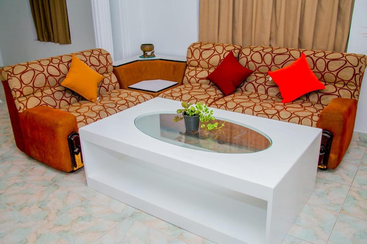 Niwahana Transit City Hotel Katunayaka Kültér fotó
