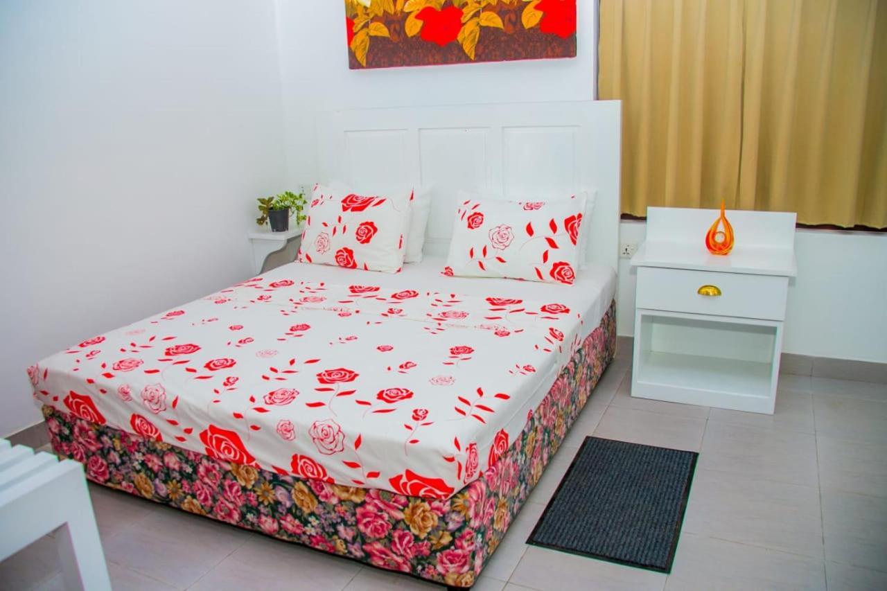 Niwahana Transit City Hotel Katunayaka Kültér fotó