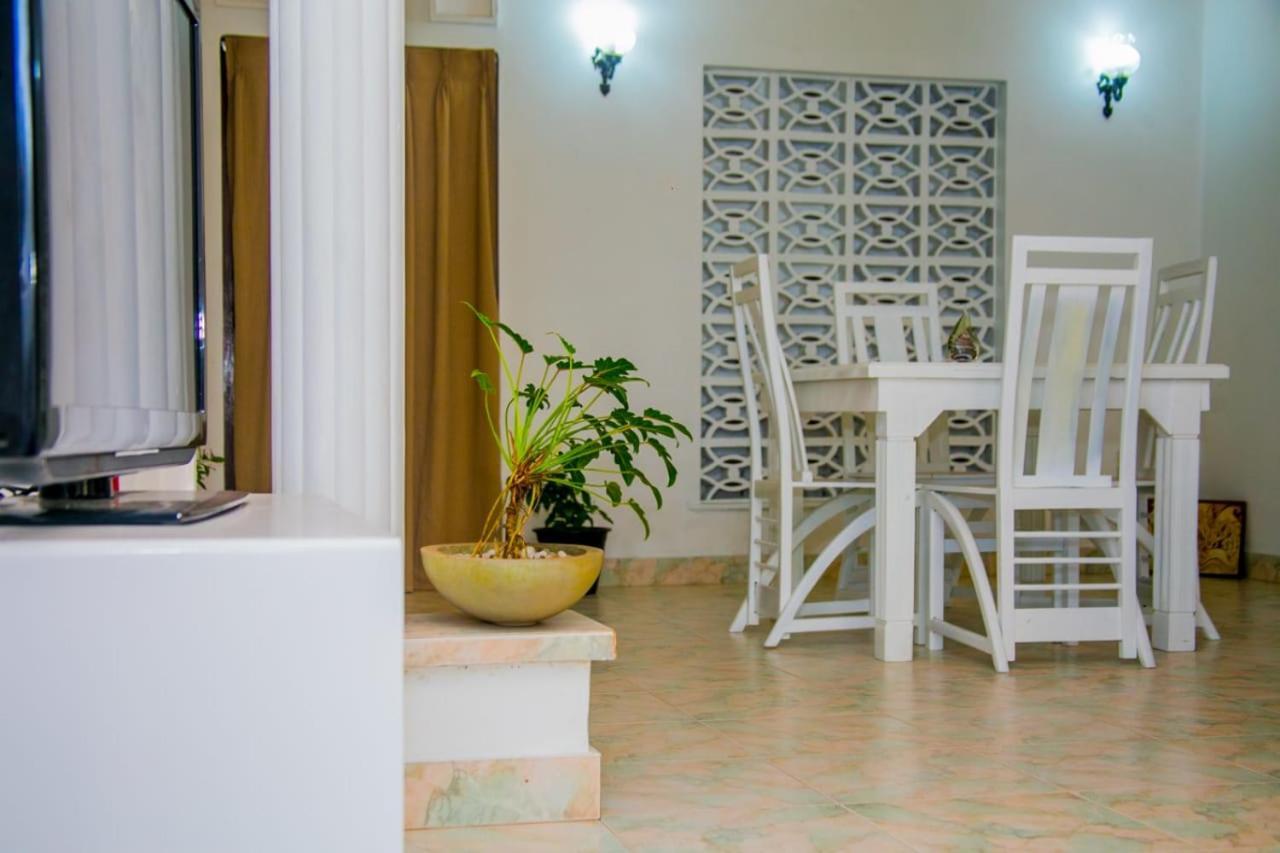 Niwahana Transit City Hotel Katunayaka Kültér fotó