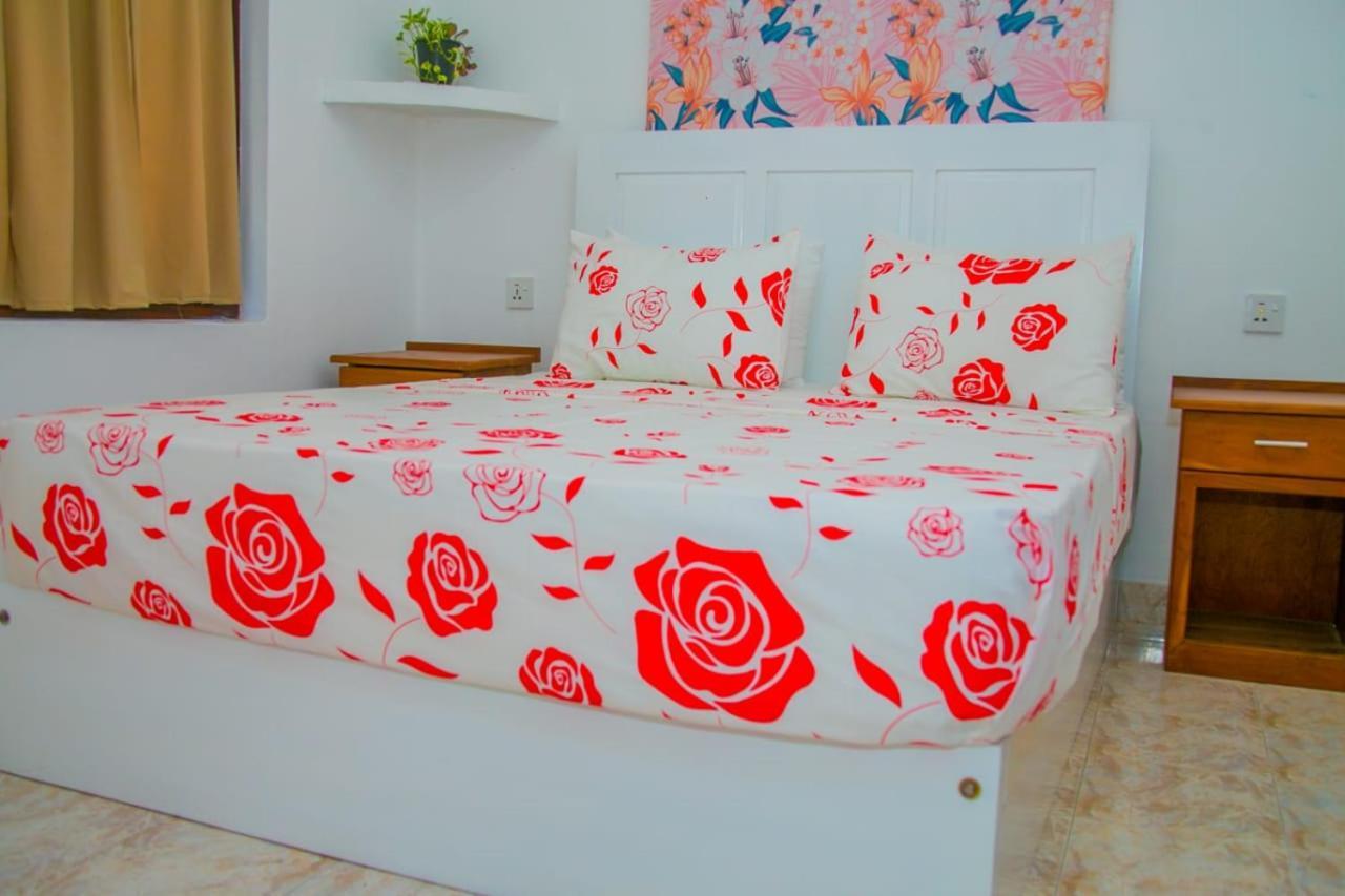 Niwahana Transit City Hotel Katunayaka Kültér fotó