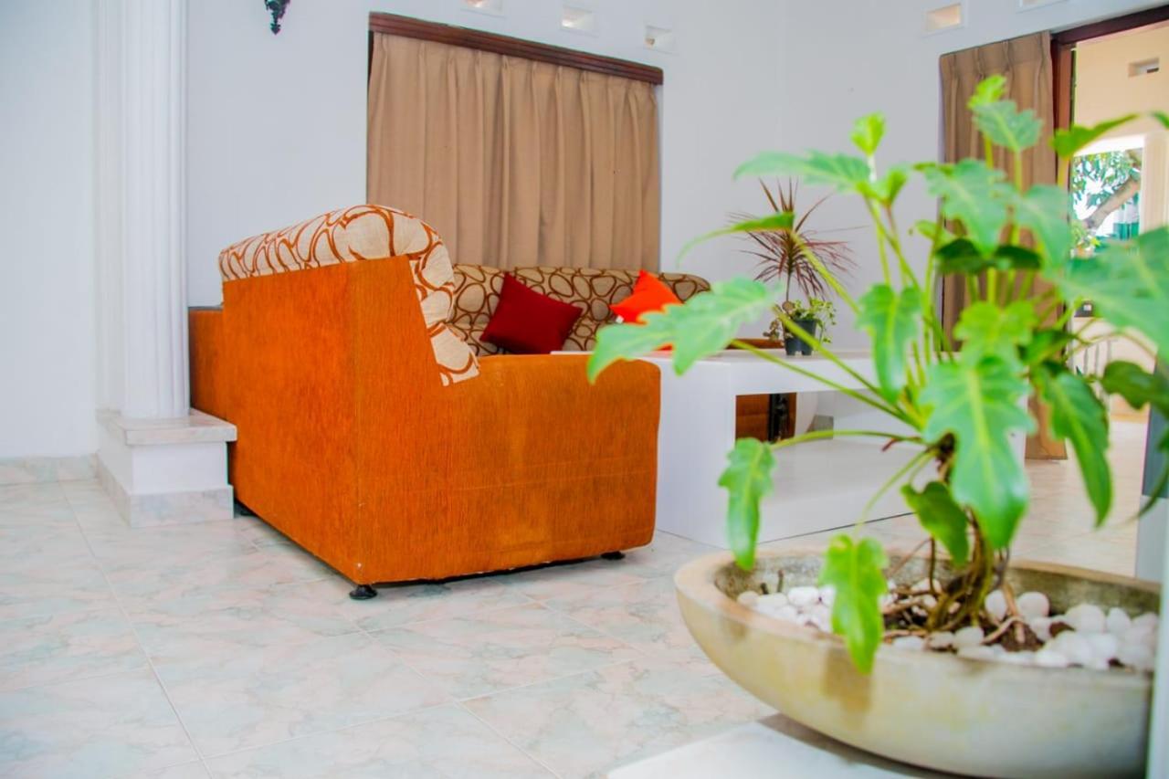 Niwahana Transit City Hotel Katunayaka Kültér fotó
