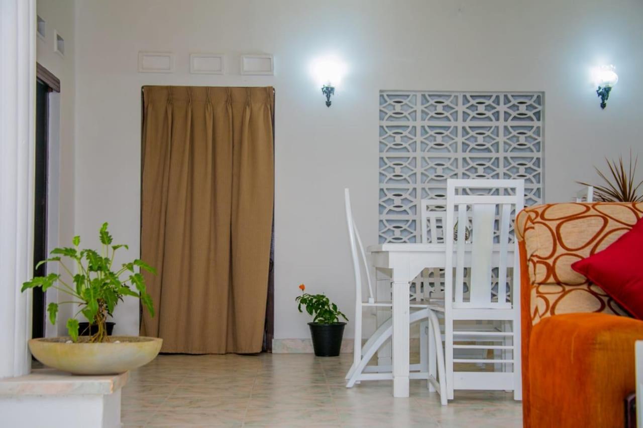 Niwahana Transit City Hotel Katunayaka Kültér fotó