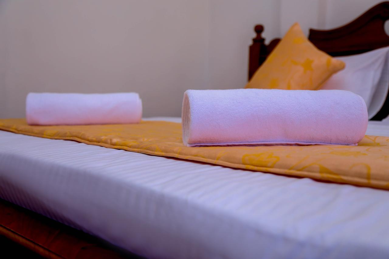 Niwahana Transit City Hotel Katunayaka Kültér fotó