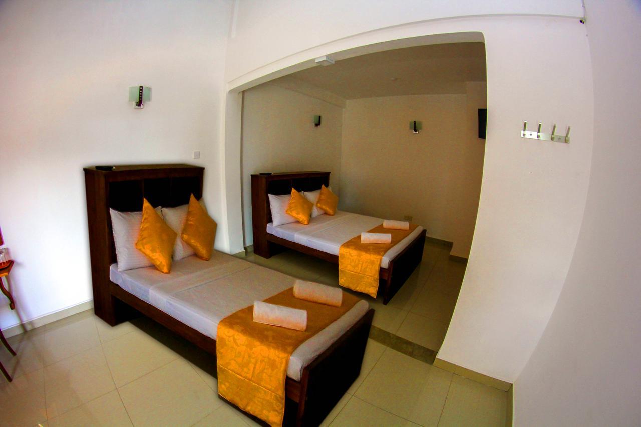 Niwahana Transit City Hotel Katunayaka Kültér fotó