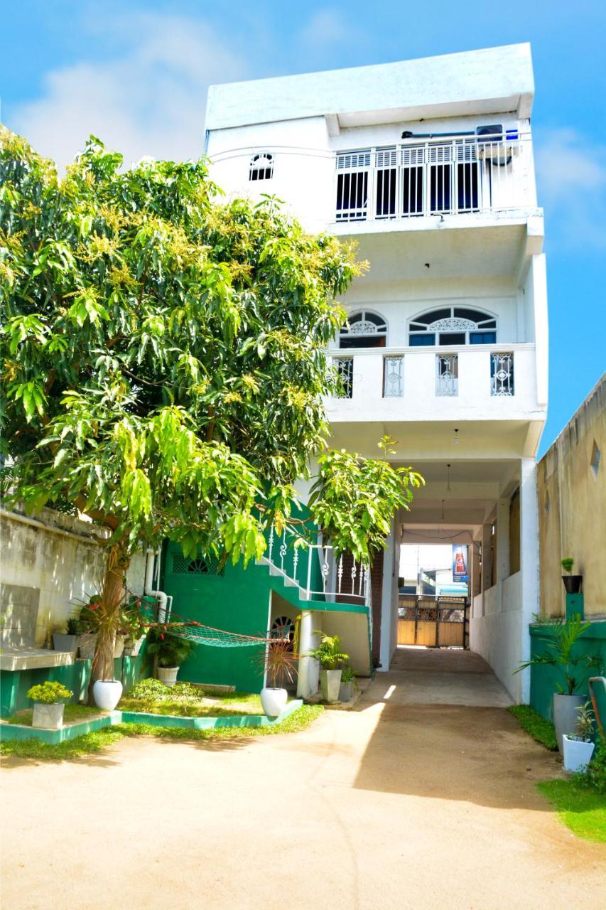 Niwahana Transit City Hotel Katunayaka Kültér fotó